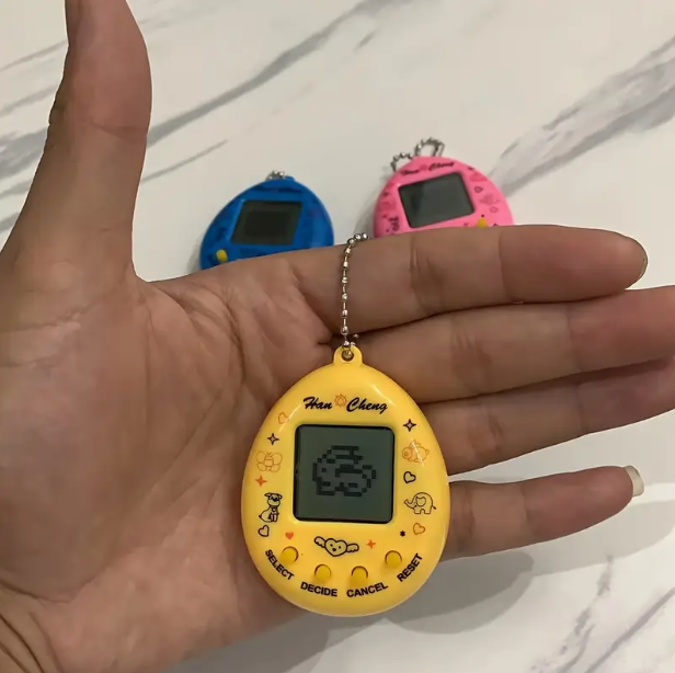 Retro Electronic Virtual Pet Keychain – Classic Handheld Digital Pet Toy